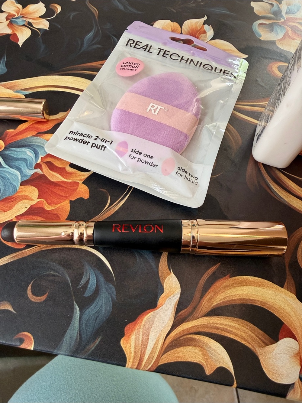 Real Techniques 2-in-1 Miracle Powder Puff
Revlon Dual tipped applicator